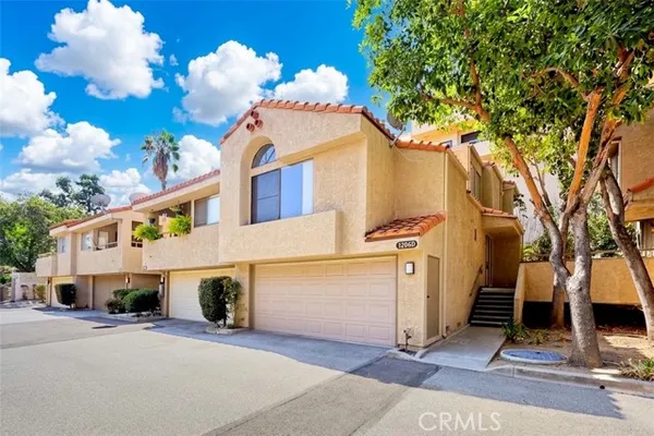 1206 WALNUT GRV