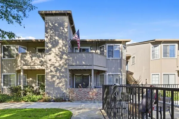 3486 WINE BARREL WAY