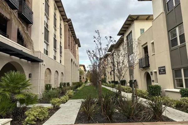 1068 BIGLEAF PL 402