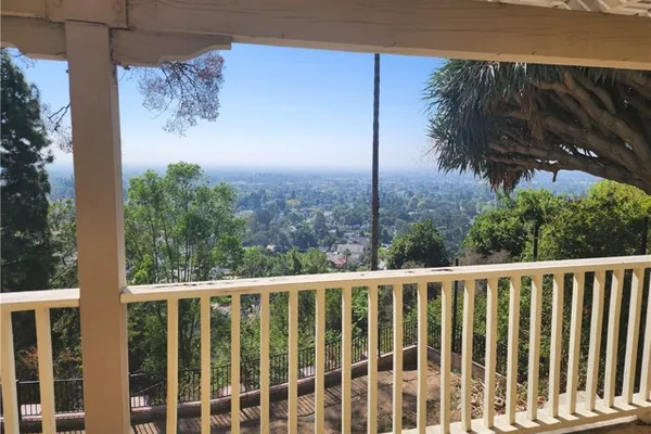 502 MESA CIR