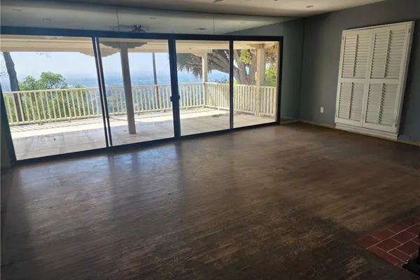 502 MESA CIR