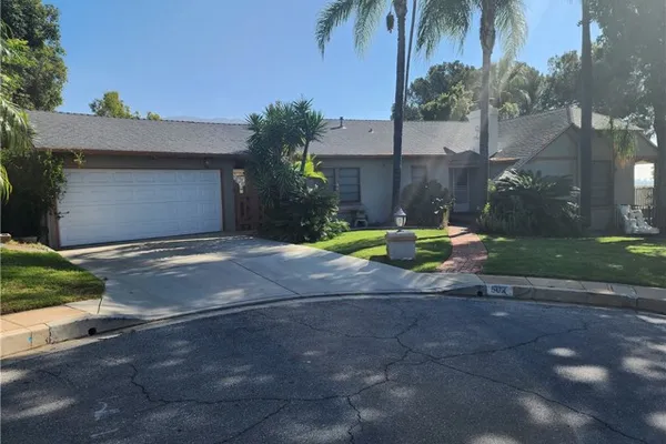 502 MESA CIR