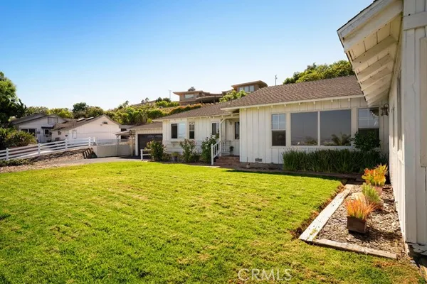 5 TOPRAIL LN