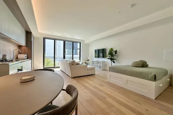 1 BRISTOL CT 302