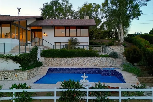 3 BUCKBOARD LN
