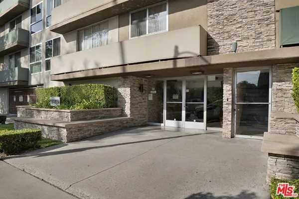525 N SYCAMORE AVE 306