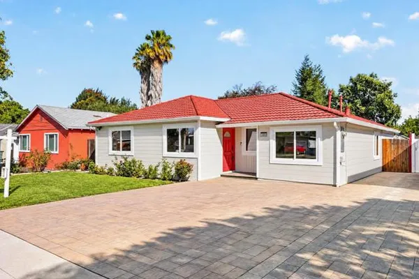 586 BORREGAS AVE