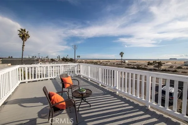 21752 PACIFIC COAST