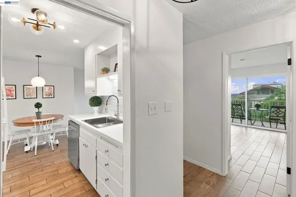 2 PANORAMIC WAY 105