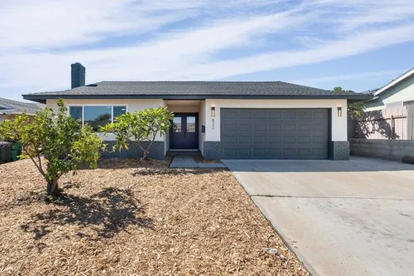 832 REEF DR