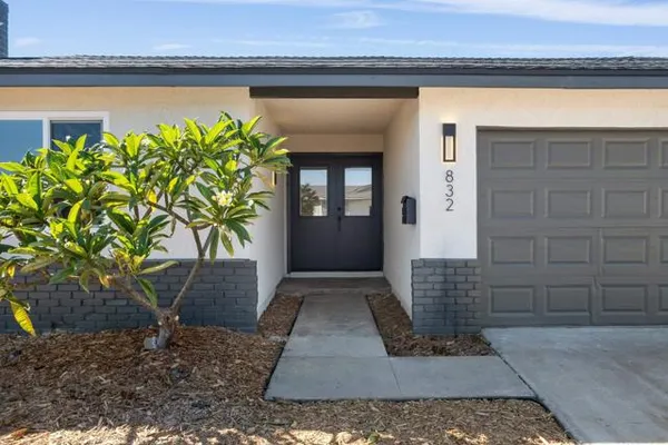 832 REEF DR