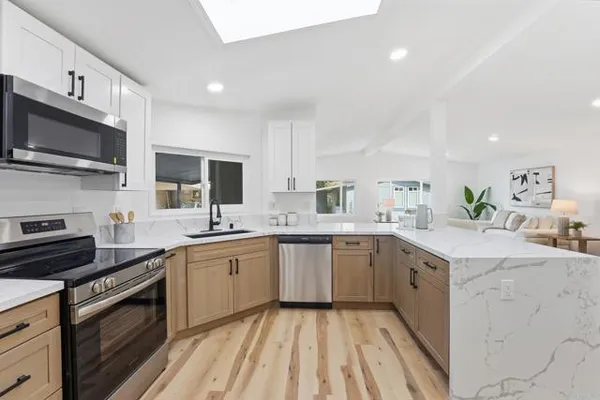 8975 LAWRENCE WELK DR SPC 446