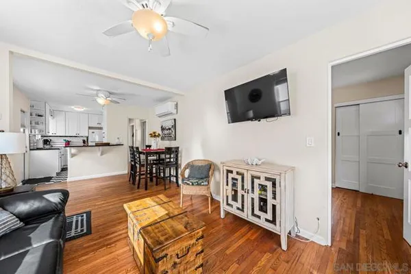 716 DOVER CT