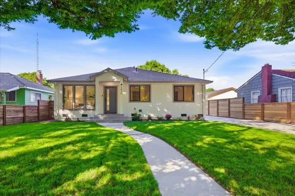 1676 MACKEY AVE