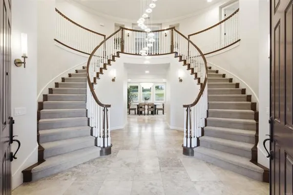 1077 VILLAGE DR