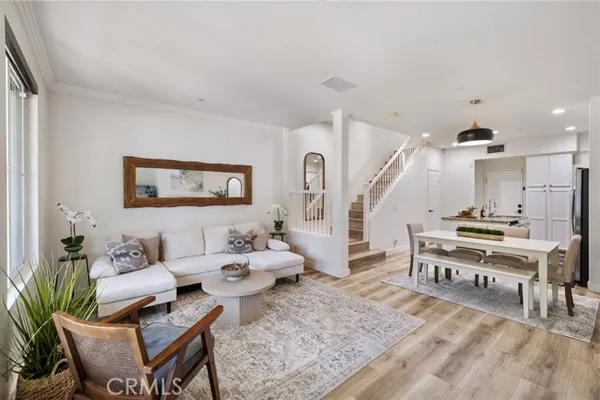 33 QUARTZ LN