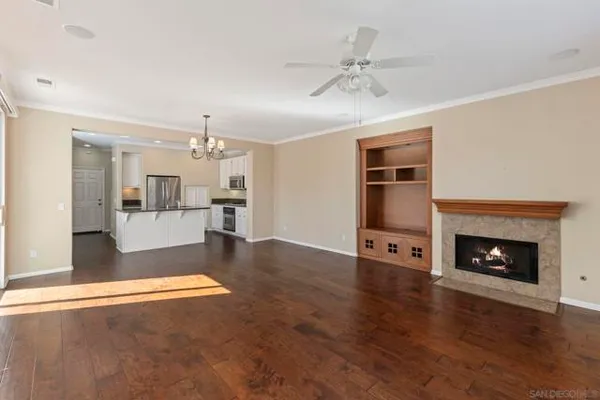 1653 MOONBEAM LN