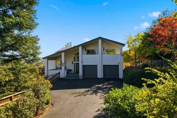 20 SURMONT CT