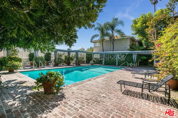 1225 SUNSET PLAZA DR 2