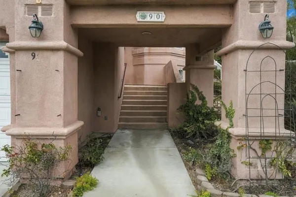 90 VILLA CT