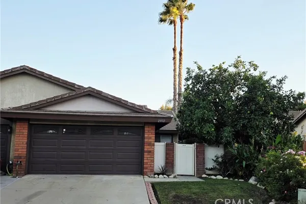 23512 LAMPARA DR