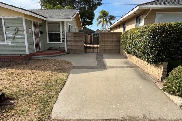 374 CASTAIC AVE
