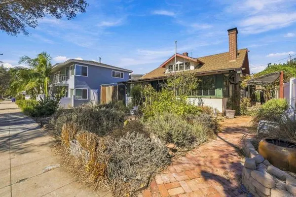 848 OLIVE AVE