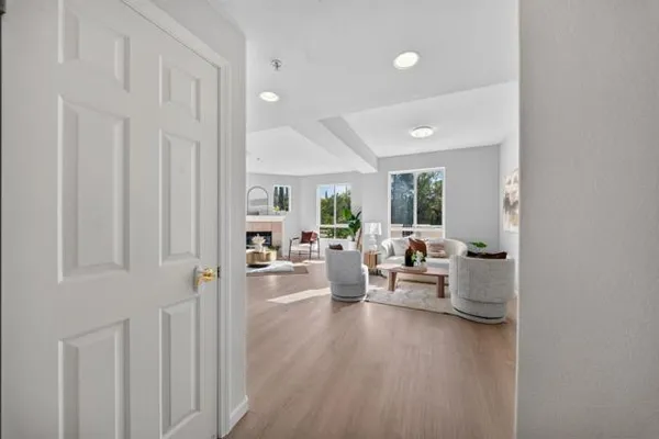 462 MARBLE ARCH AVE