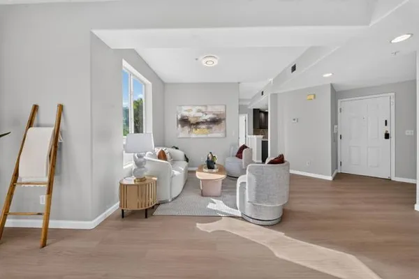 462 MARBLE ARCH AVE