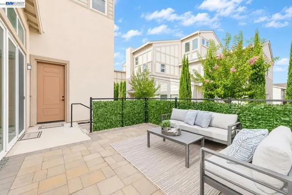 4398 HEALDSBURG WAY