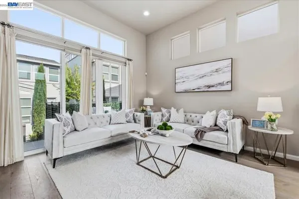 4398 HEALDSBURG WAY