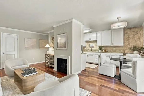 300 GLENWOOD CIR 198