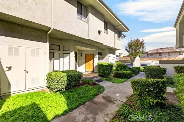 25 WILLOWCREST LN