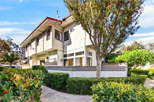 25 WILLOWCREST LN
