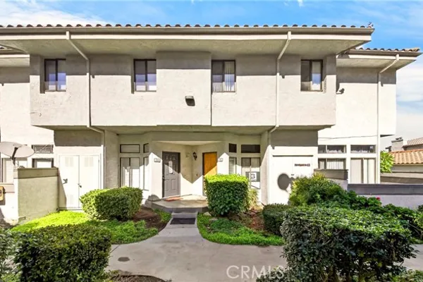 25 WILLOWCREST LN