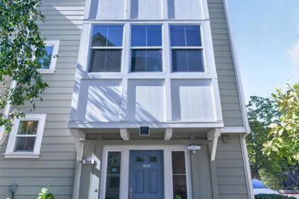 908 ARIETTA DR
