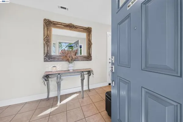 908 ARIETTA DR