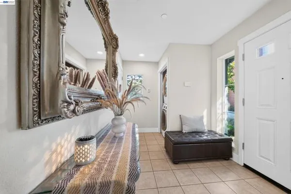 908 ARIETTA DR