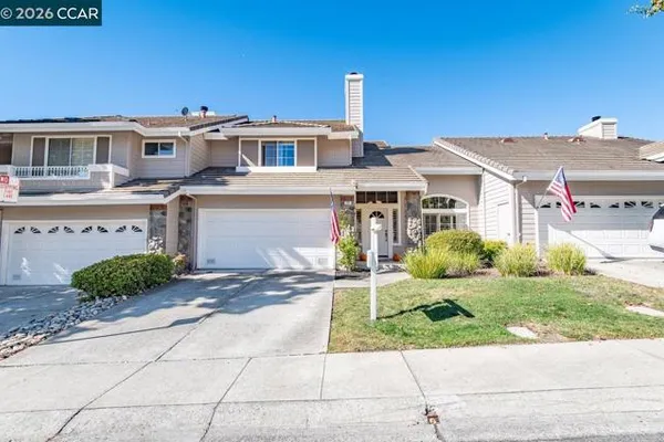 202 PROMENADE LN