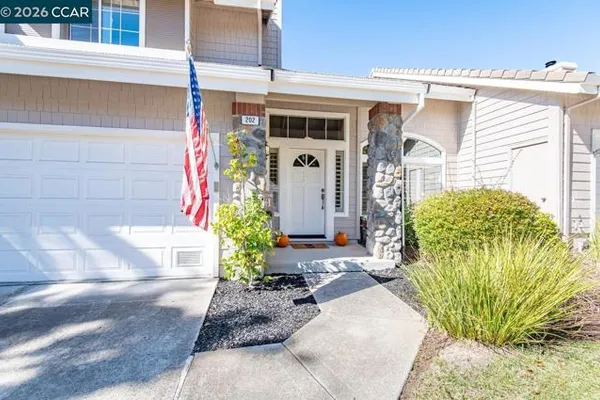 202 PROMENADE LN