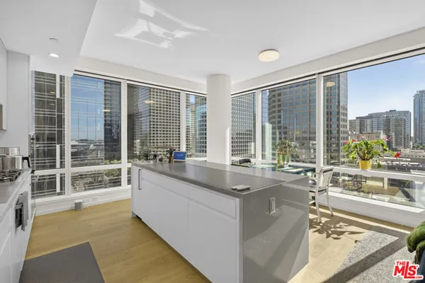 877 FRANCISCO ST 1506