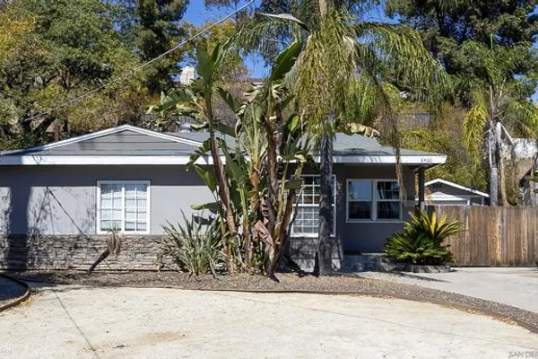 8460 EL PASO ST