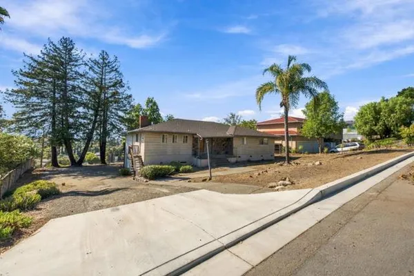 1035 VISTA DEL MAR