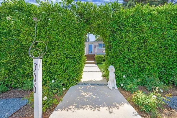 10 GLENMONT DR