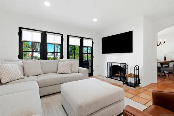 137 VIA CORONADO