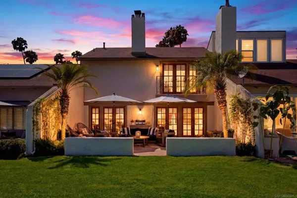 137 VIA CORONADO