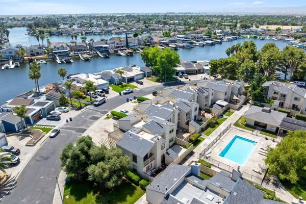 1257 MARINA CIR