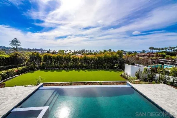 8308 CALLE DEL CIELO