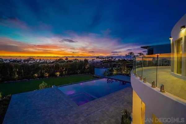 8308 CALLE DEL CIELO
