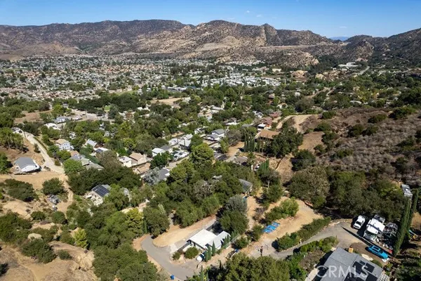 1068 LOMA LN